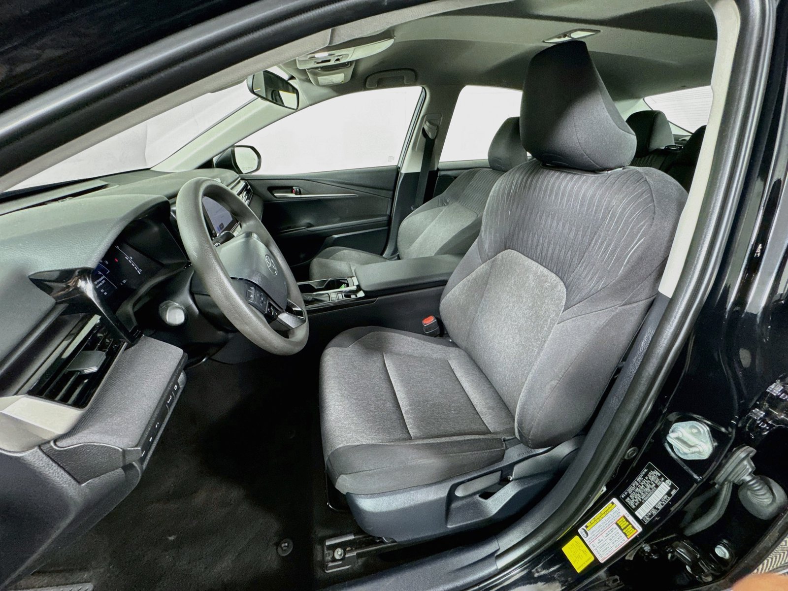 Used 2025 Toyota Camry LE FWD image 15