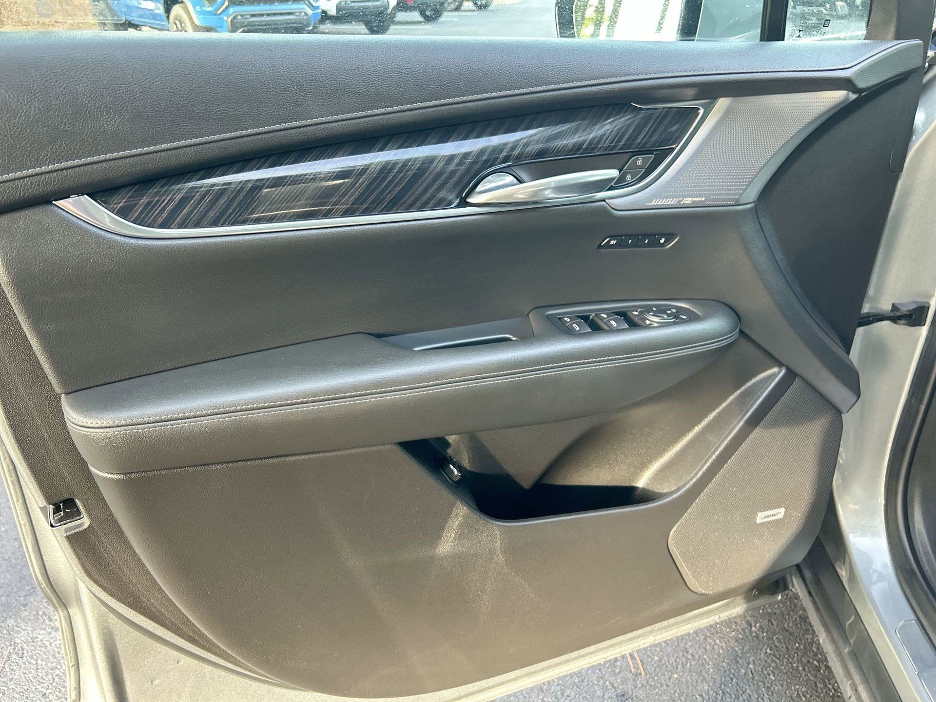 Used 2023 Cadillac XT6 Premium Luxury w/ Technology Package image 12