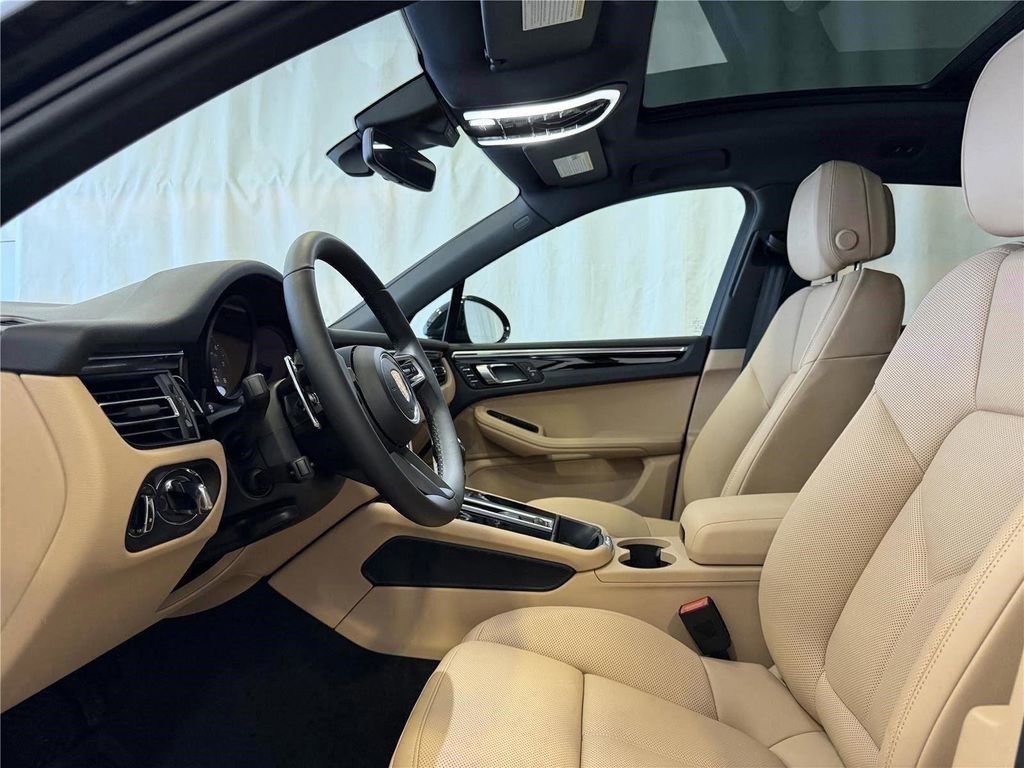 New 2026 Porsche Macan AWD/4WD image 5