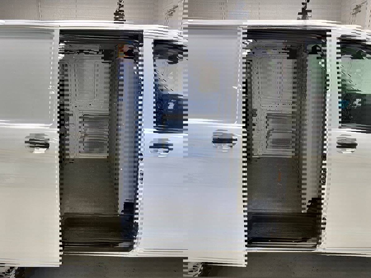 Used 2021 Mercedes-Benz Metris w/ Driver Efficiency Package image 10