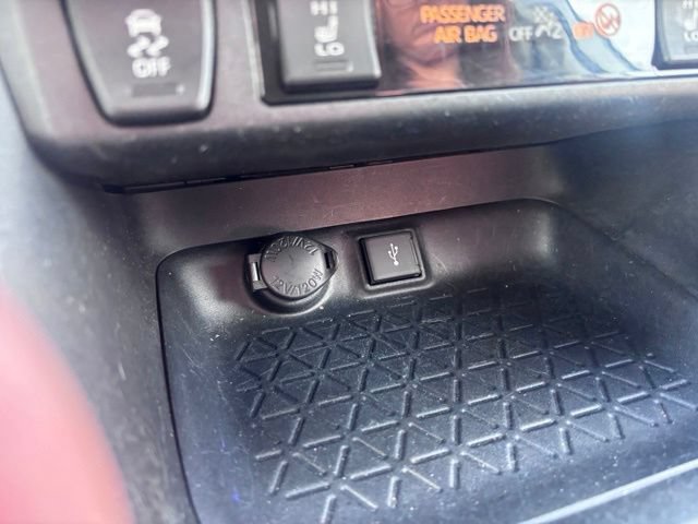Used 2022 Toyota RAV4 XLE w/ XLE Grade Weather Package AWD/4WD image 26
