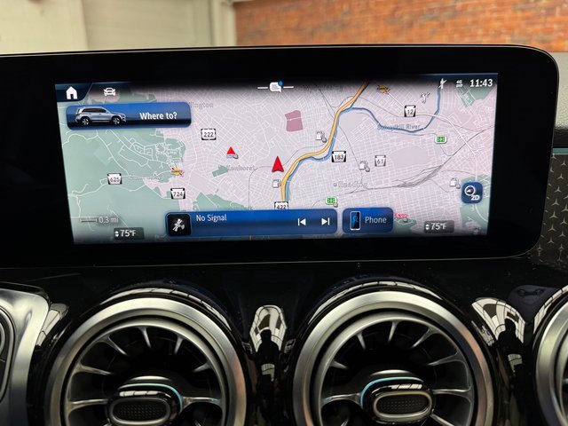 Used 2025 Mercedes-Benz GLB 250 4MATIC image 19