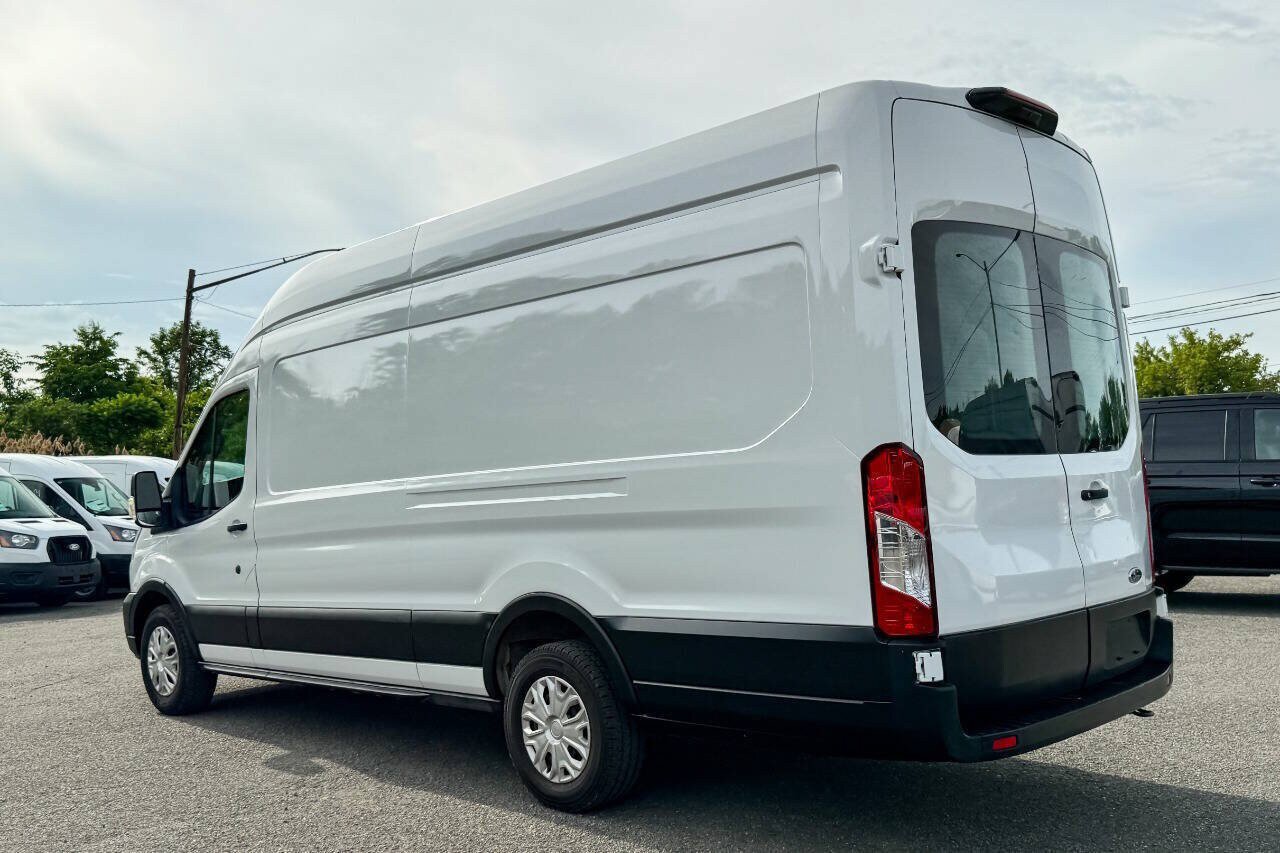 Used 2022 Ford E-Transit 148 High Roof Extended RWD image 5