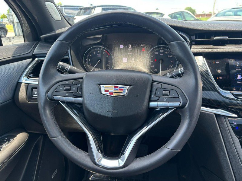 Used 2023 Cadillac XT6 Premium Luxury w/ Technology Package FWD image 14