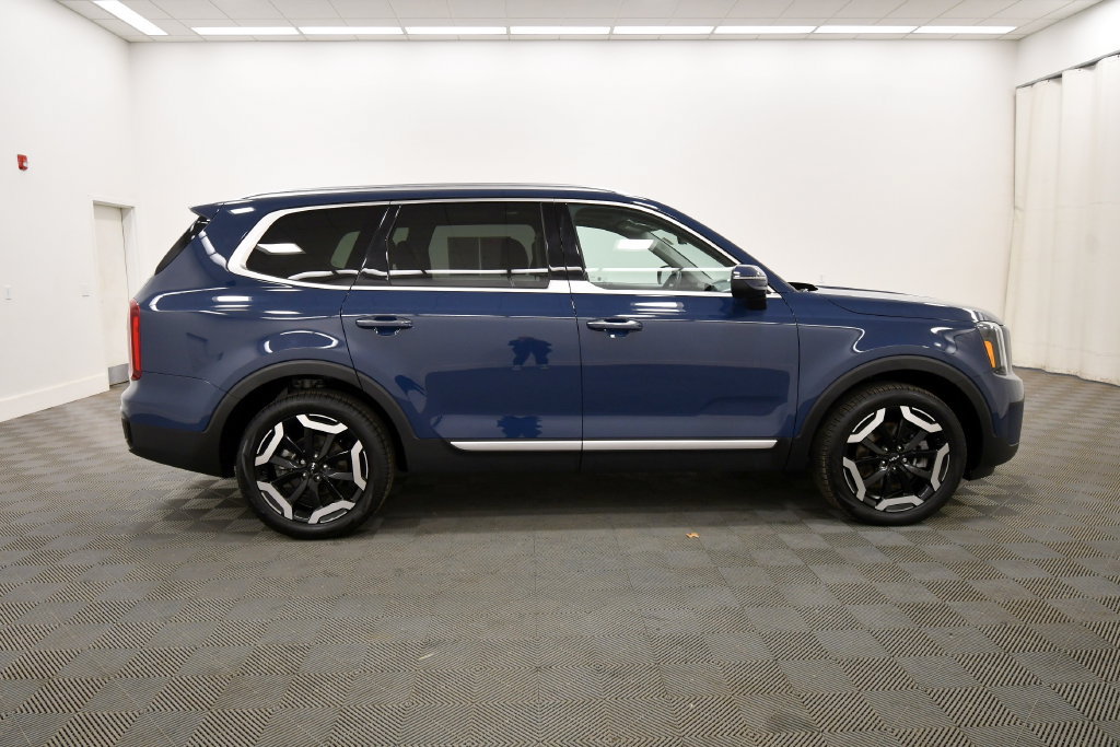 Certified 2024 Kia Telluride S w/ S Sunroof Package AWD/4WD image 9