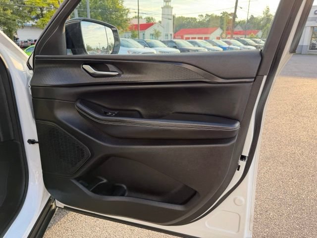 Used 2023 Jeep Grand Cherokee Altitude AWD/4WD image 24