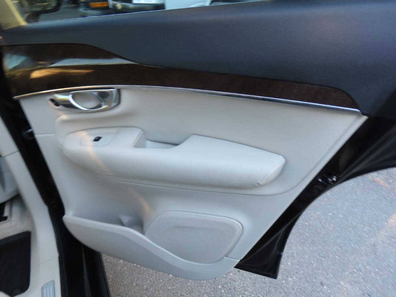 Used 2016 Volvo XC90 T6 Momentum AWD/4WD image 19