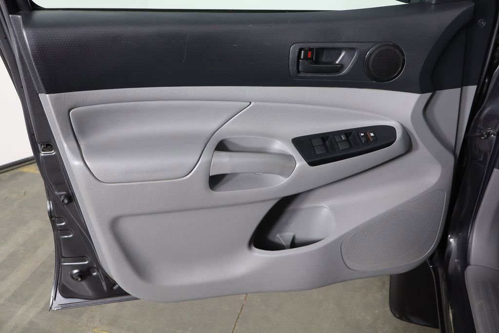 Used 2014 Toyota Tacoma PreRunner w/ Convenience Package RWD image 19