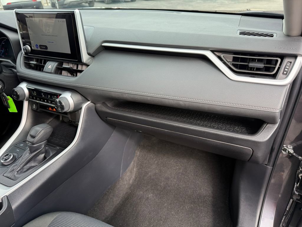 Used 2025 Toyota RAV4 LE AWD/4WD image 16