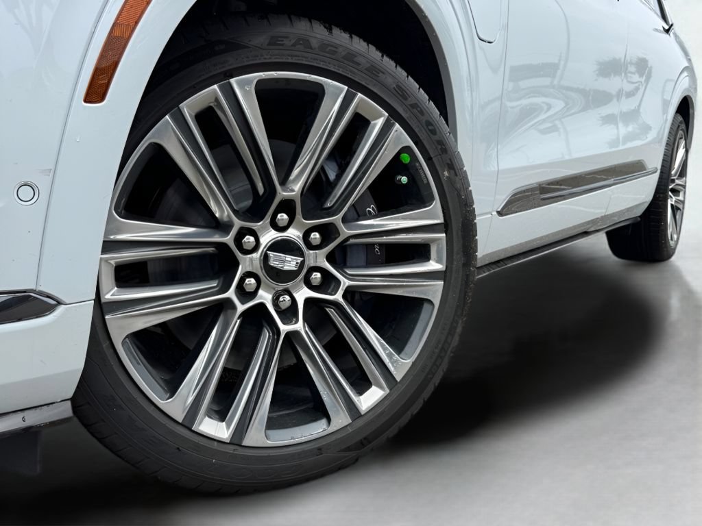 New 2027 Cadillac Vistiq Platinum w/ LPO, Floor Liner Package AWD/4WD image 2
