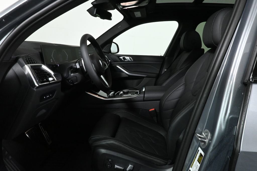 Used 2026 BMW X5 xDrive50e w/ M Sport Package image 3