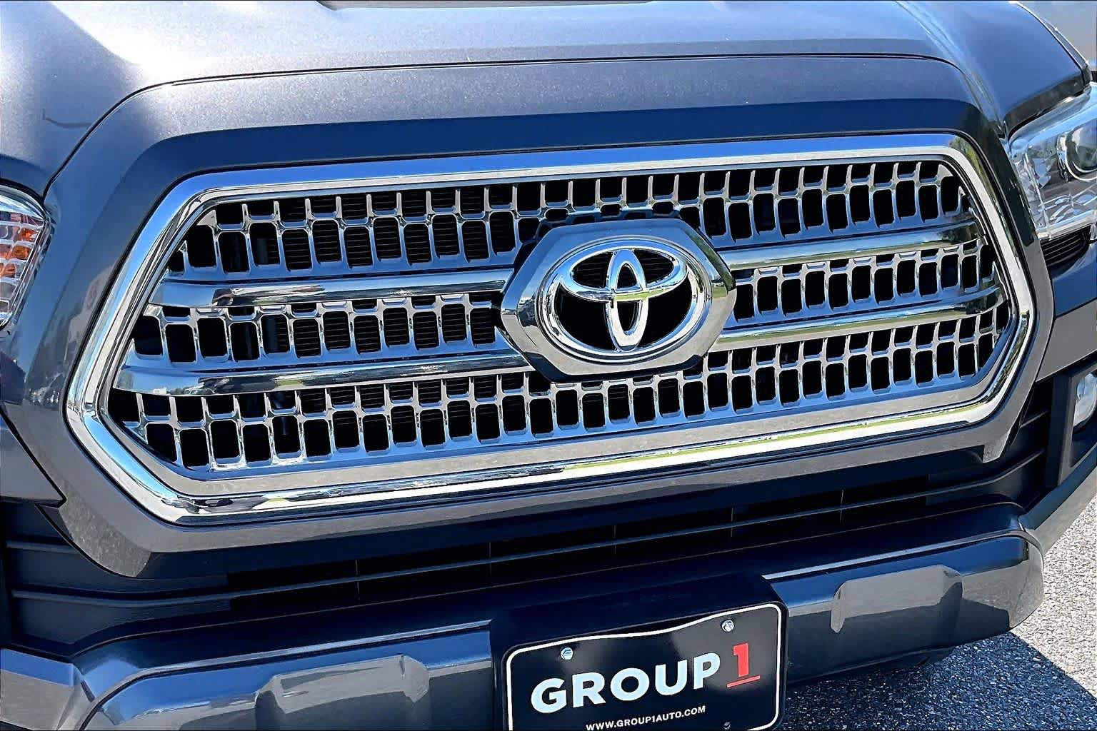 Used 2017 Toyota Tacoma TRD Sport w/ Tow Package (A/T) image 29