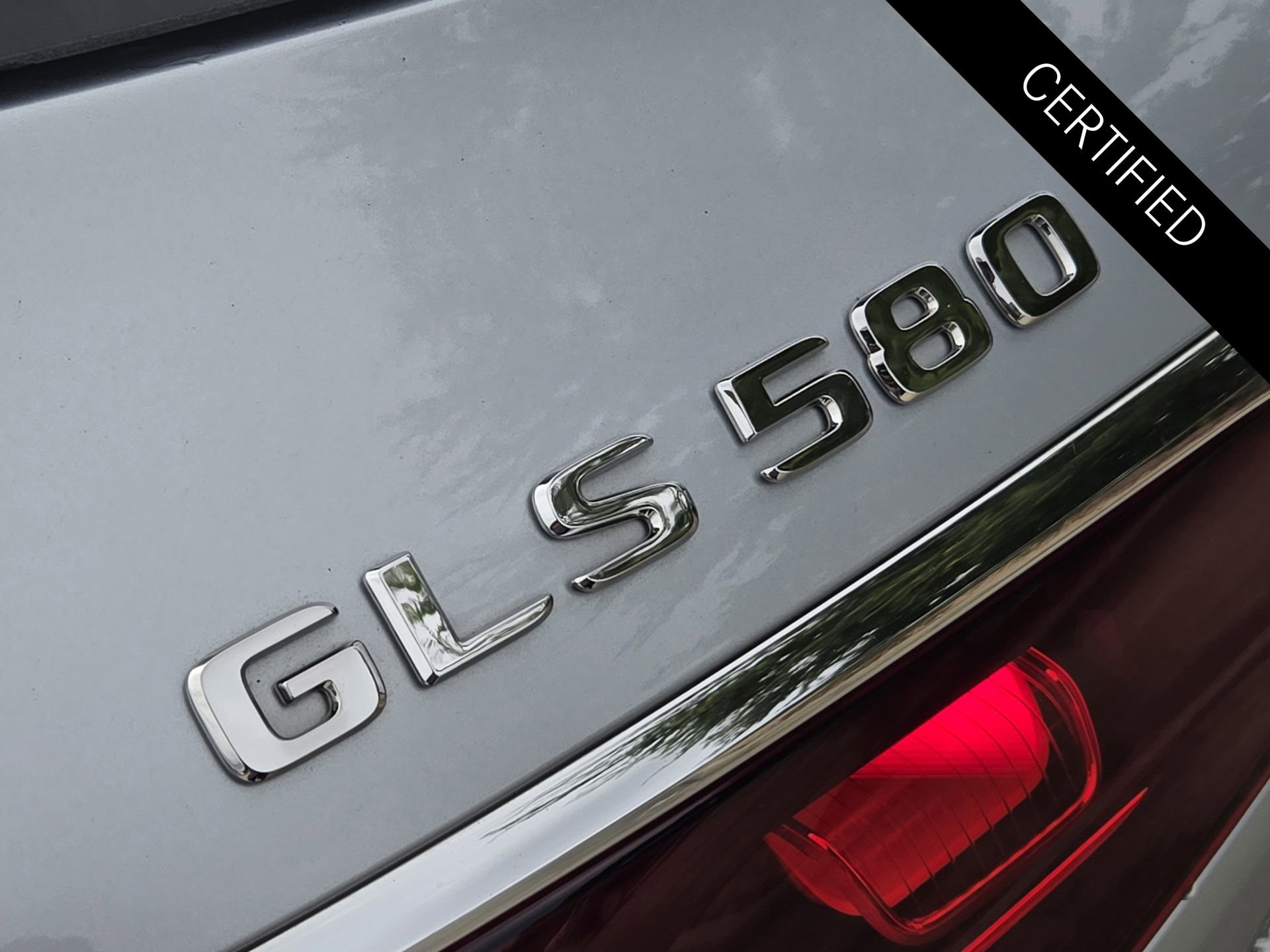 Used 2025 Mercedes-Benz GLS 580 4MATIC image 13