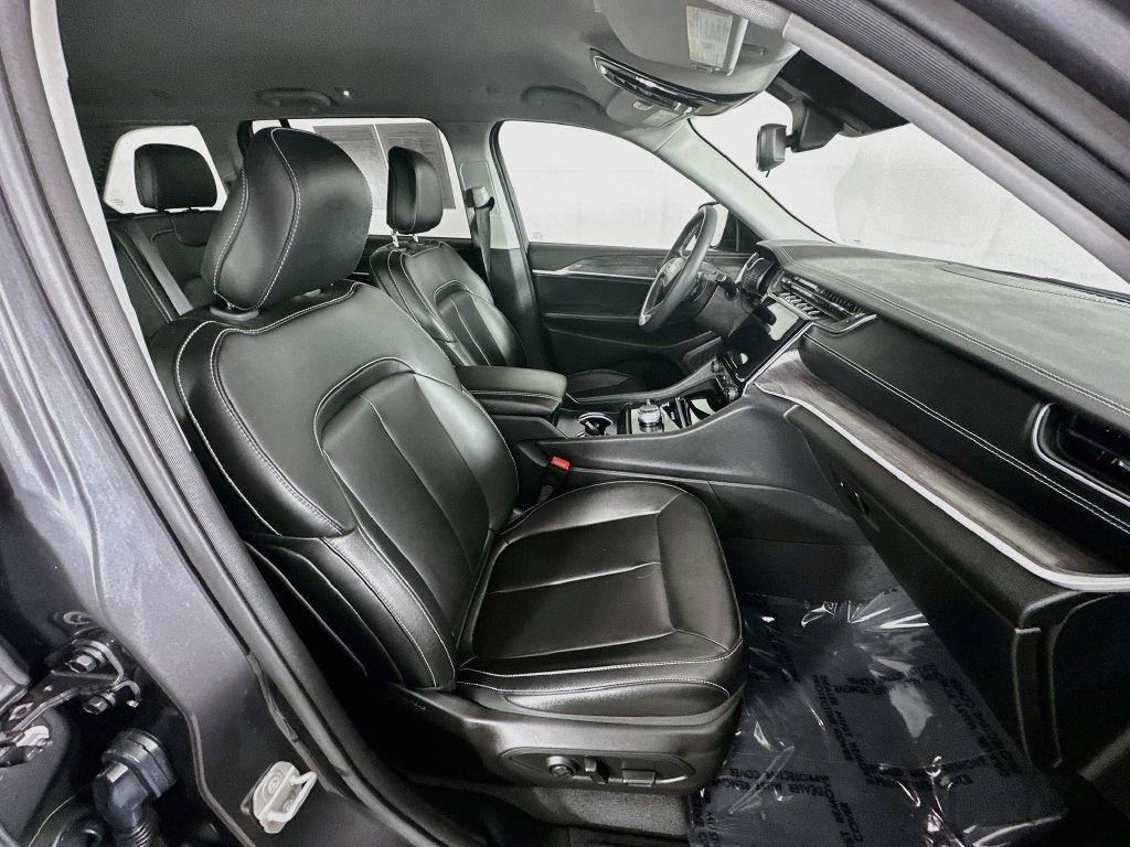 Certified 2024 Jeep Grand Cherokee Limited w/ Black Appearance Package AWD/4WD image 39