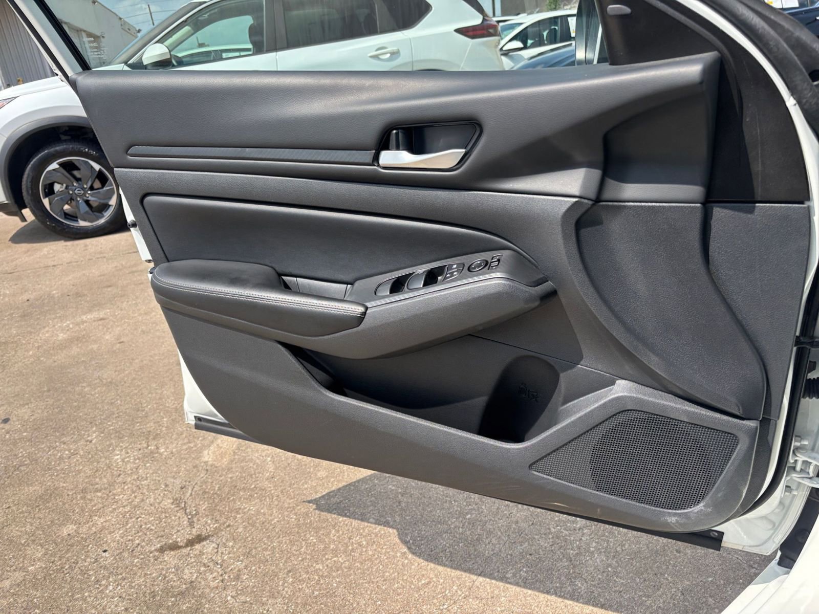 Used 2025 Nissan Altima 2.5 SV FWD image 18