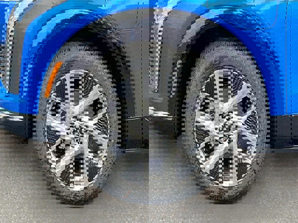 New 2026 Cadillac Optiq Luxury 1 image 31