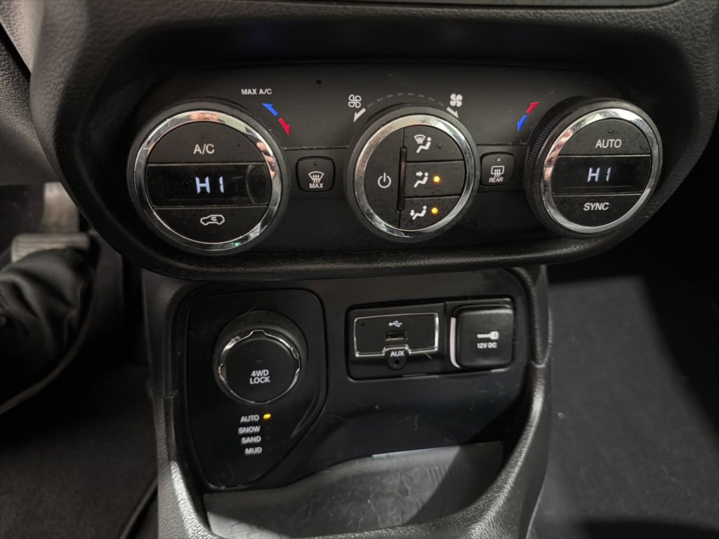 Used 2017 Jeep Renegade Altitude image 19