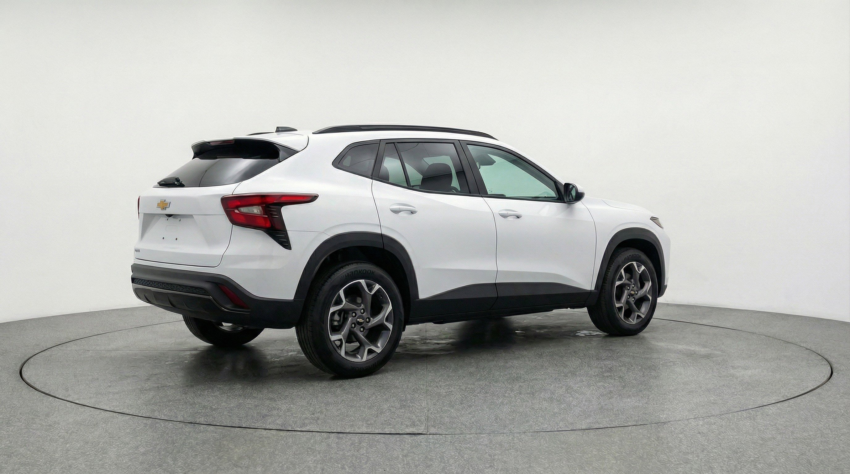 Used 2025 Chevrolet Trax LT FWD image 9