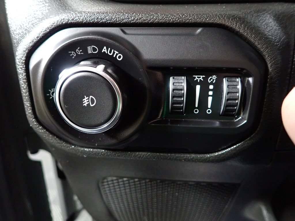 Used 2022 Jeep Wrangler Unlimited Sahara AWD/4WD image 23