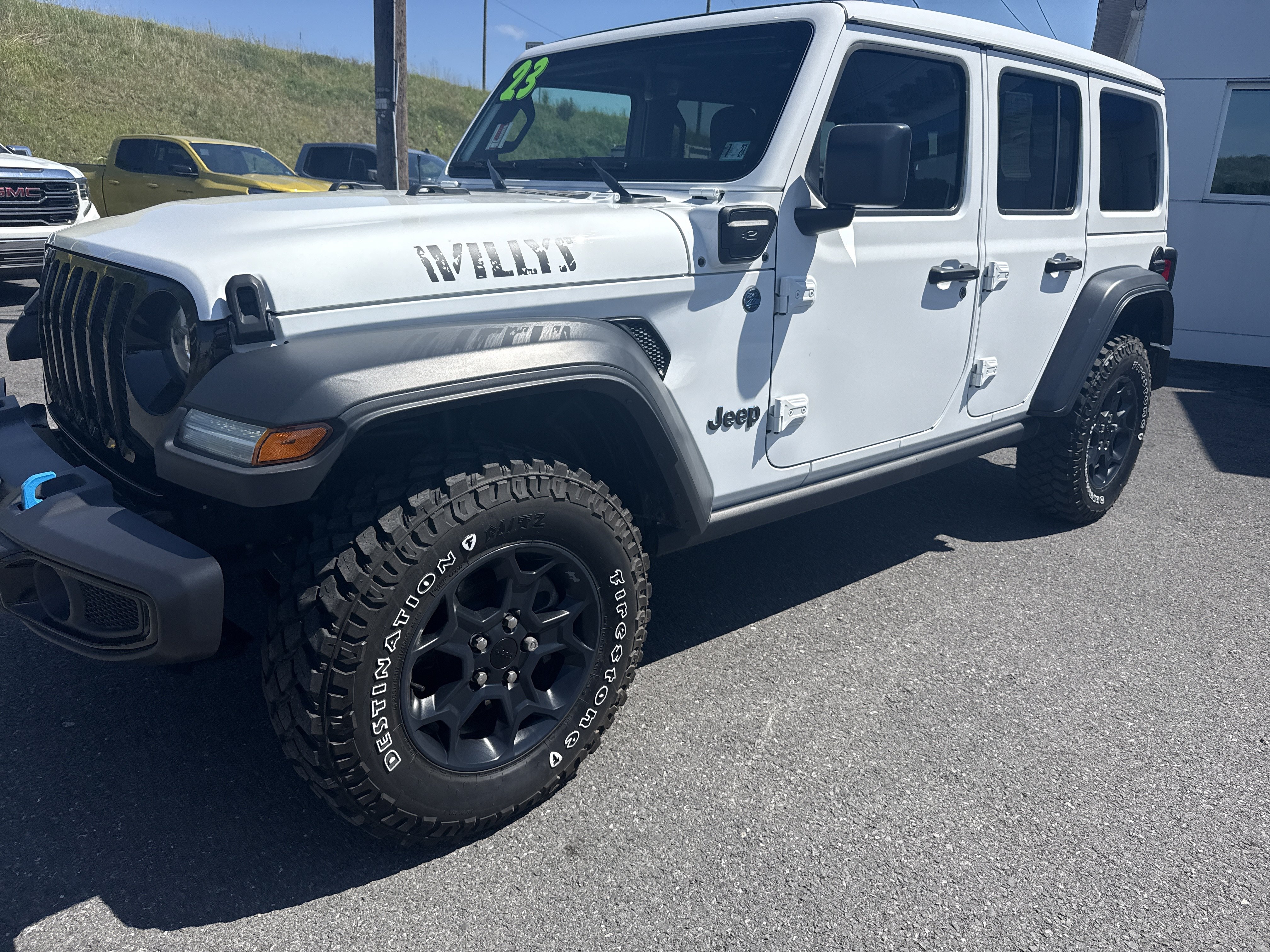 Used 2023 Jeep Wrangler Unlimited w/ Sun & Screen Package AWD/4WD image 7