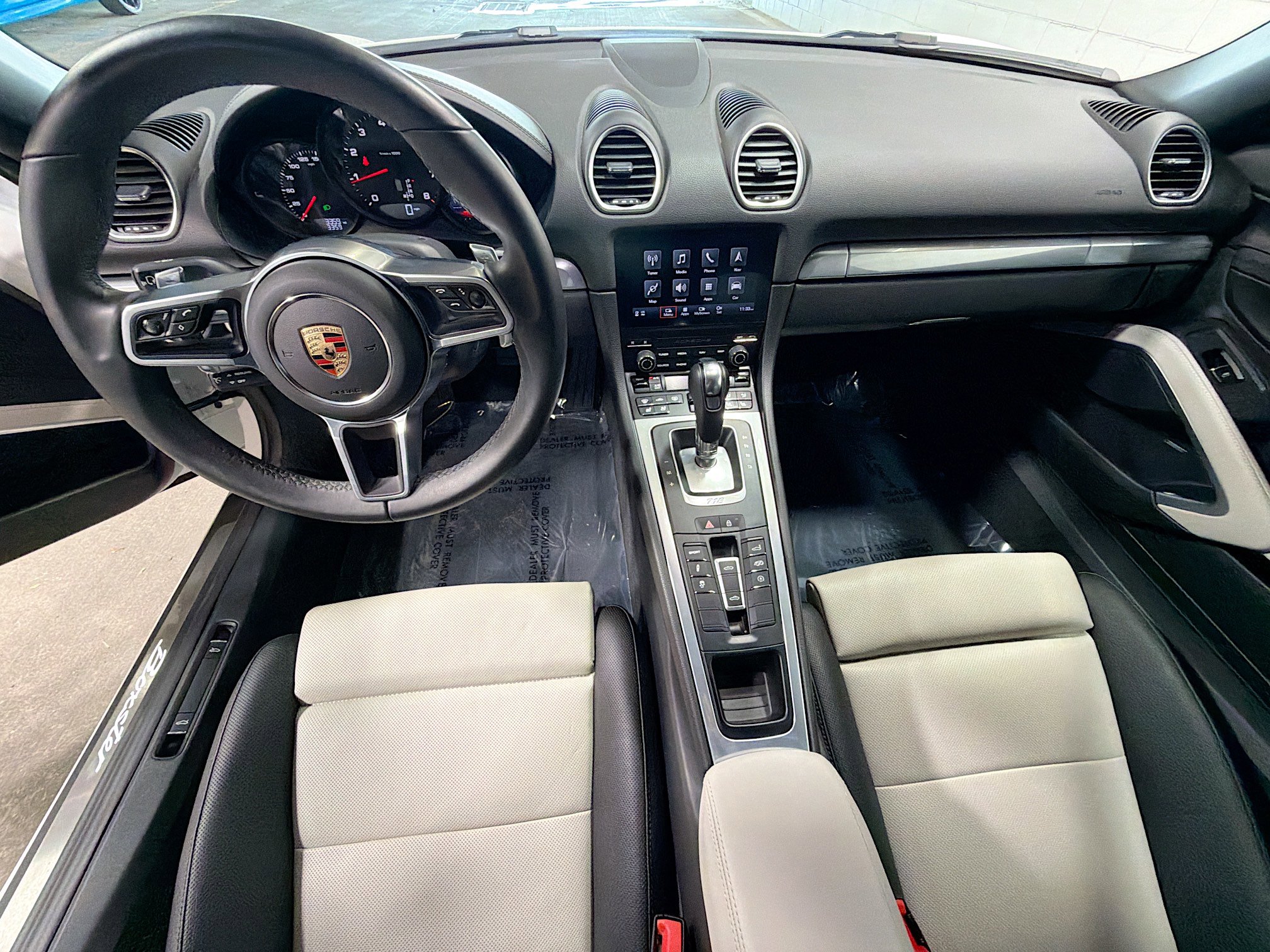 Certified 2025 Porsche 718 Boxster RWD image 15
