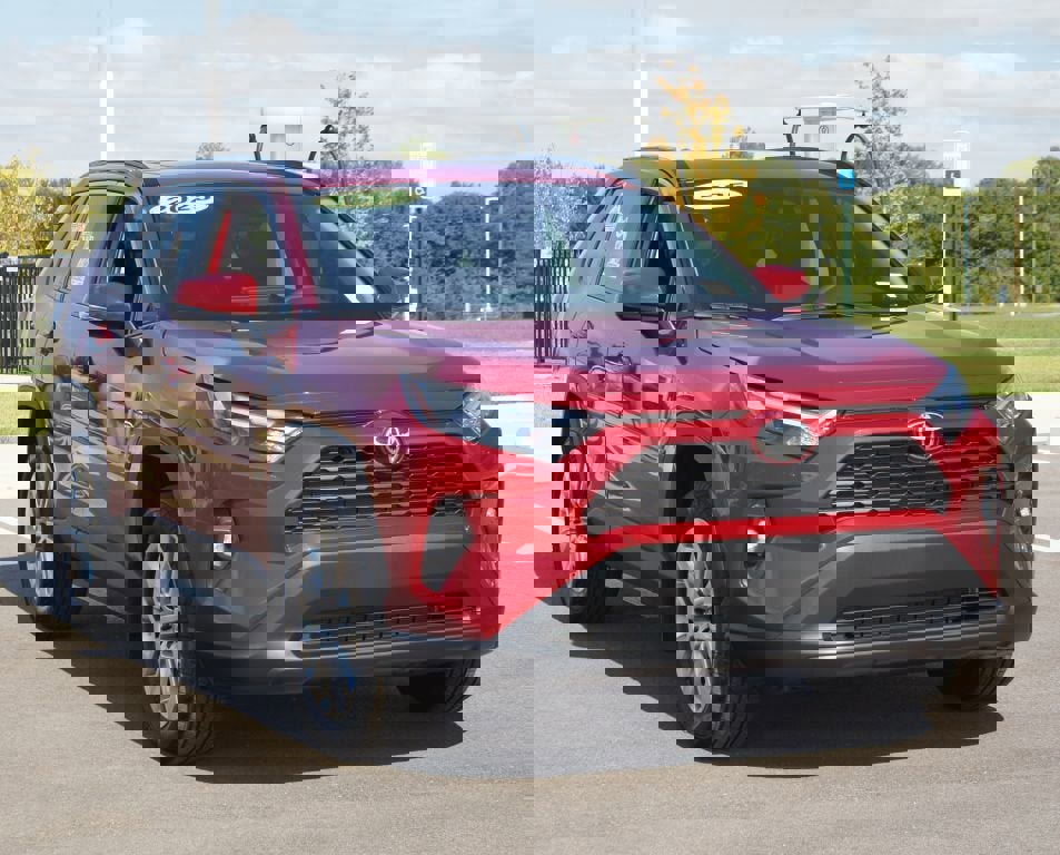 Used 2025 Toyota RAV4 XLE Premium image 2