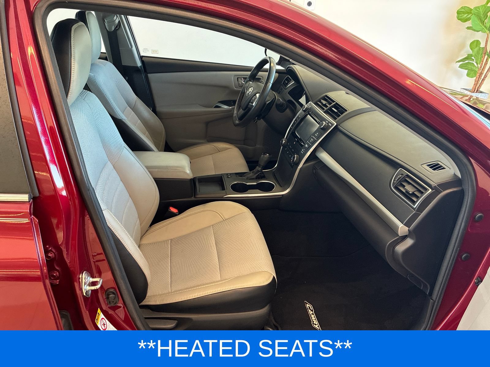 Used 2017 Toyota Camry SE w/ Moonroof Package FWD image 7