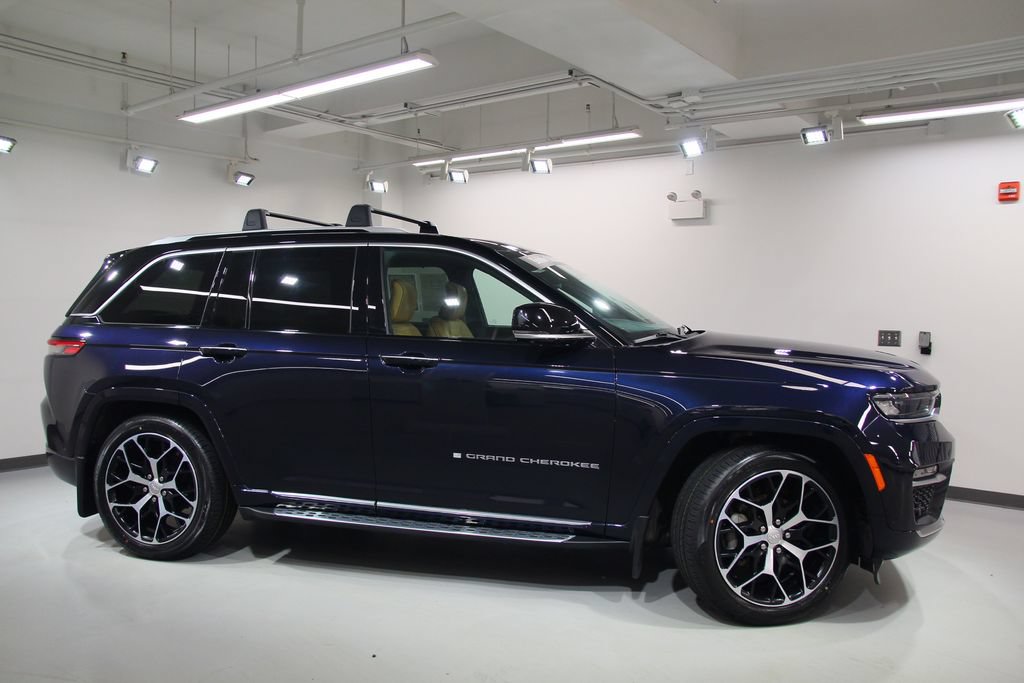 Used 2024 Jeep Grand Cherokee Summit AWD/4WD image 11