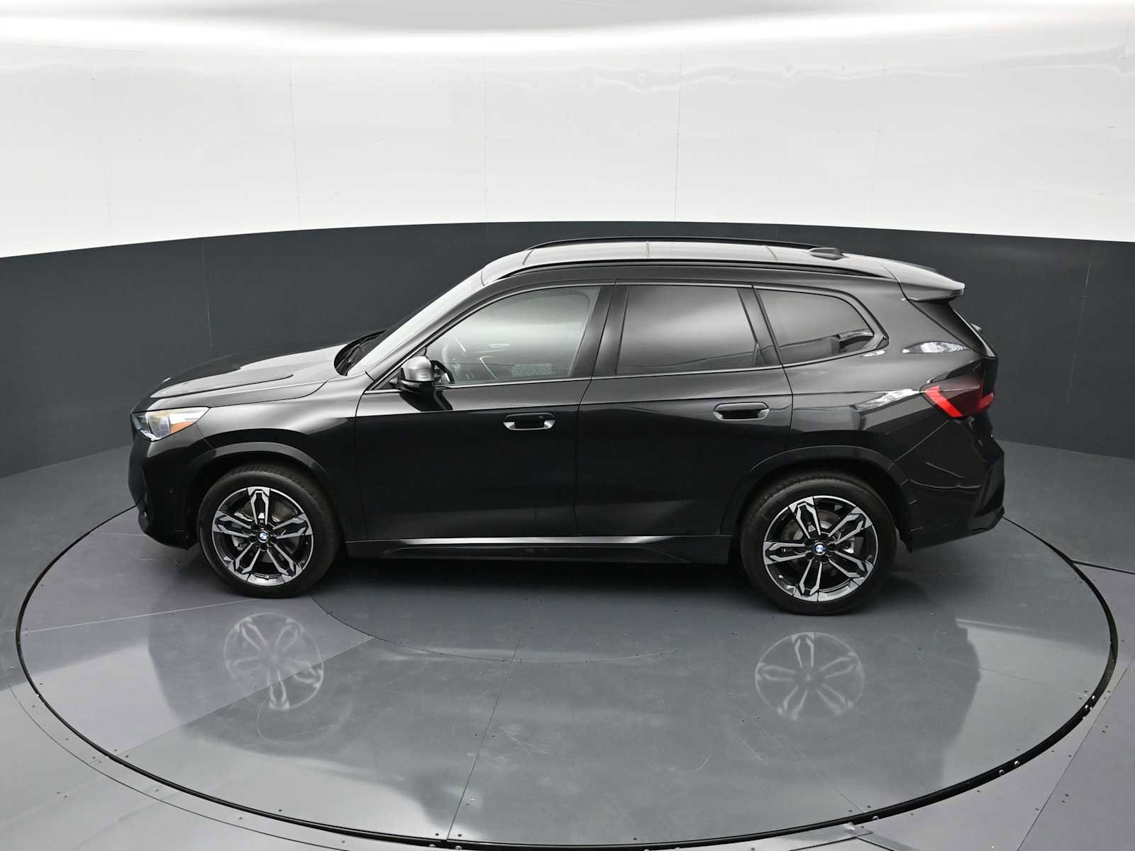 Used 2023 BMW X1 xDrive28i w/ M Sport Package image 23