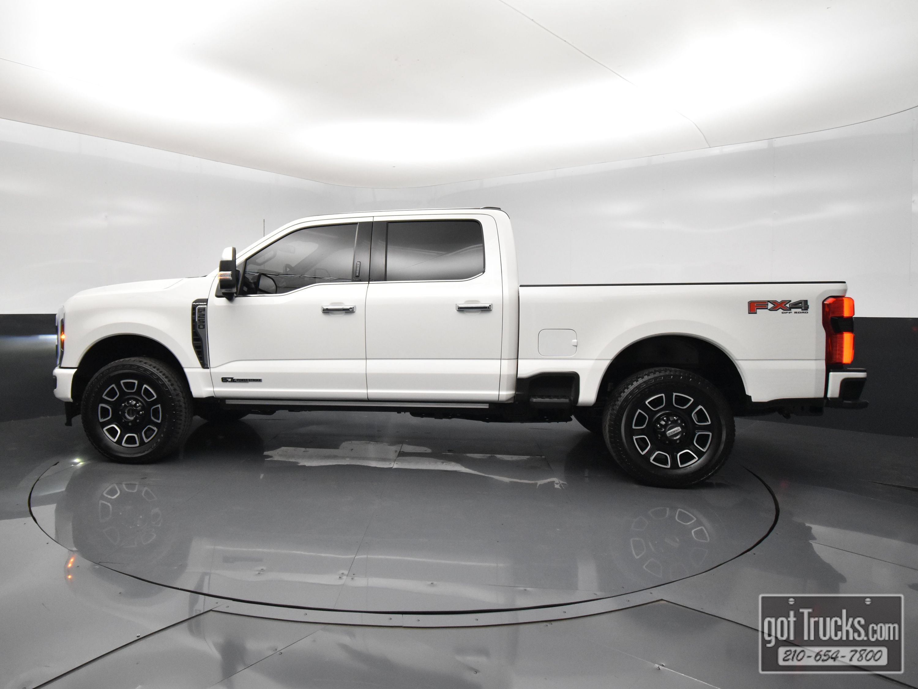 Used 2024 Ford F250 Platinum w/ FX4 Off-Road Package AWD/4WD image 3