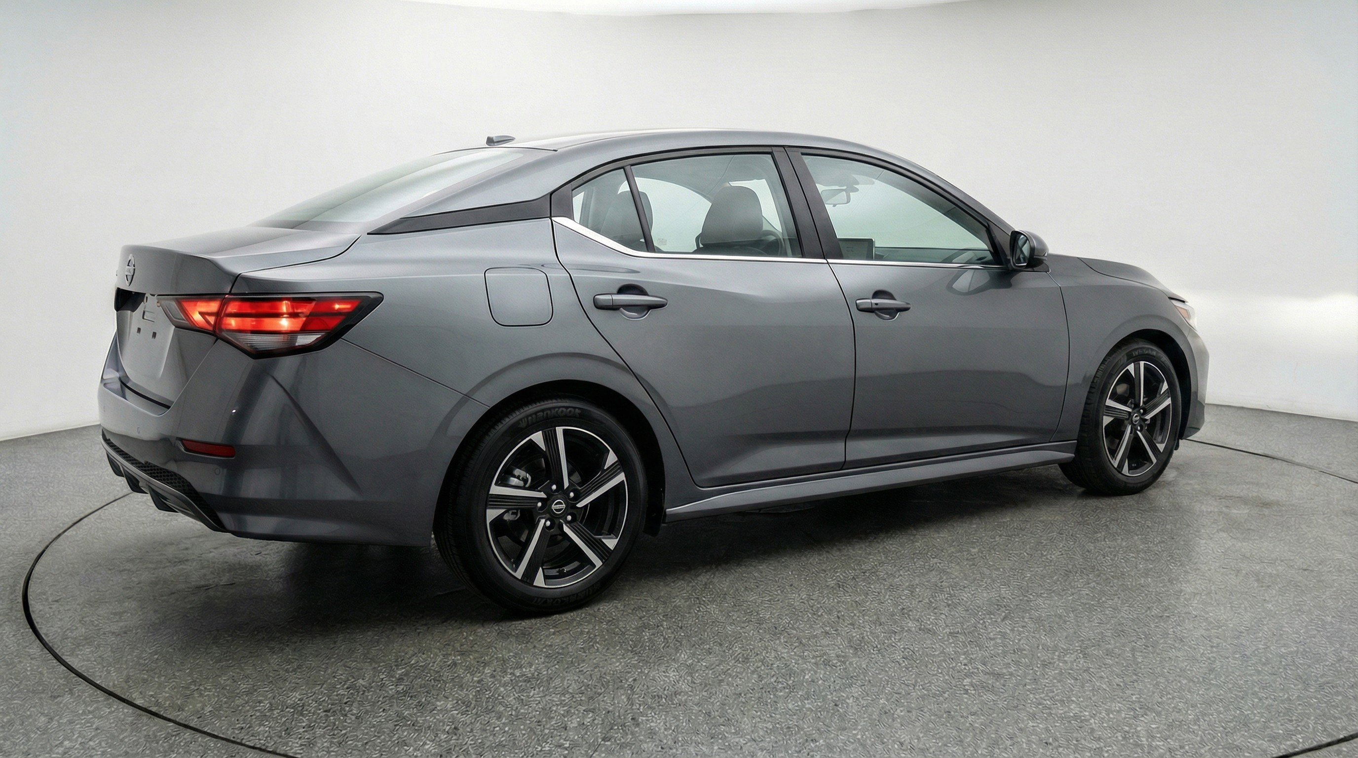 Used 2025 Nissan Sentra SV image 9