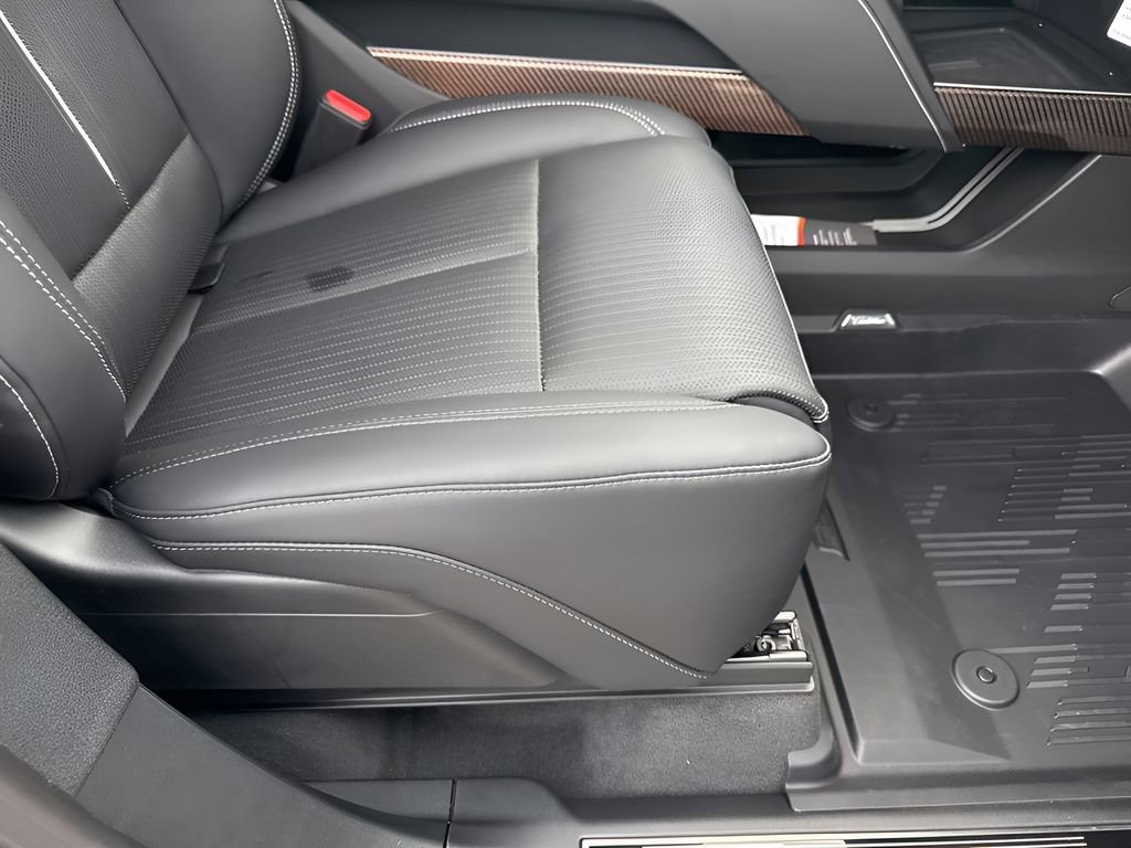 New 2026 Cadillac Vistiq Sport w/ LPO, Floor Liner Package image 13