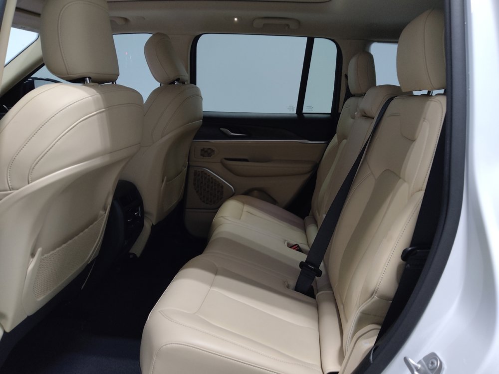 Used 2022 Jeep Grand Cherokee Limited AWD/4WD image 18