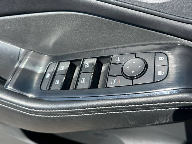 Used 2025 Nissan Rogue SV FWD image 17
