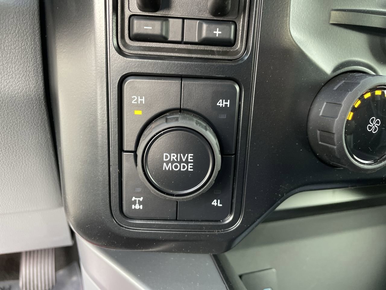 New 2026 Ford F250 XLT w/ XLT Premium Package image 30