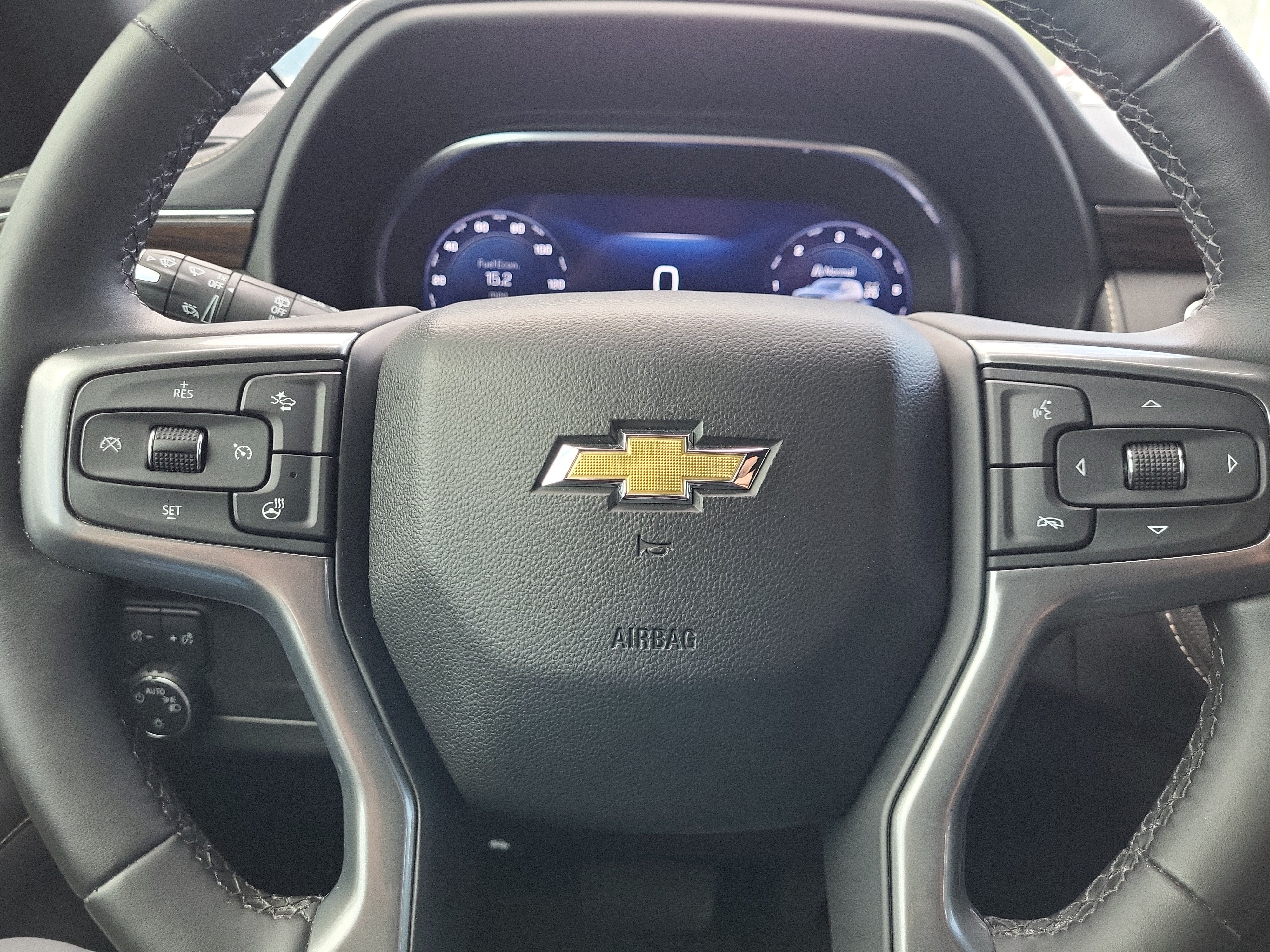 Used 2023 Chevrolet Tahoe Premier AWD/4WD image 8