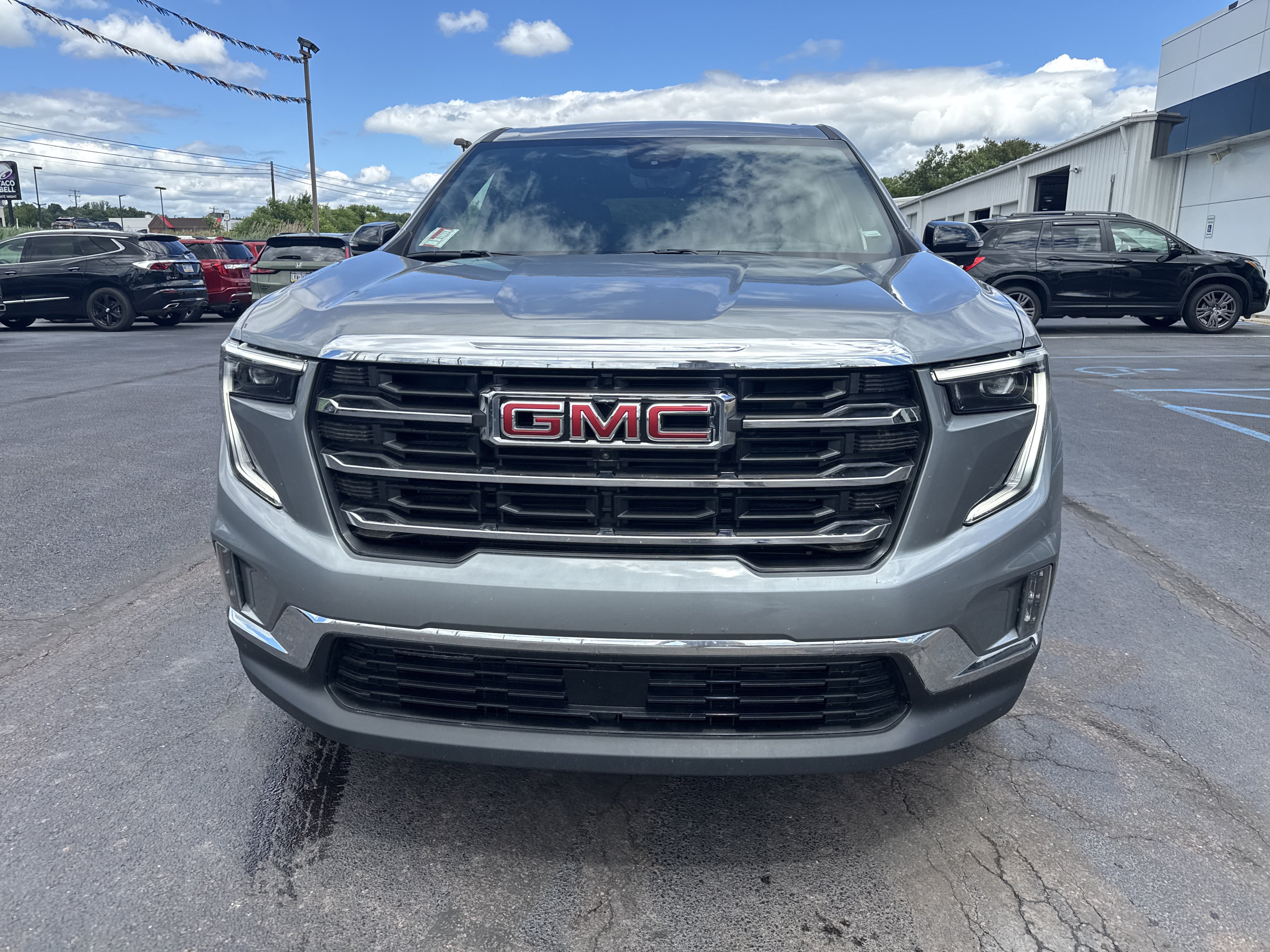 Used 2026 GMC Acadia Elevation w/ Elevation Premium Package AWD/4WD image 9