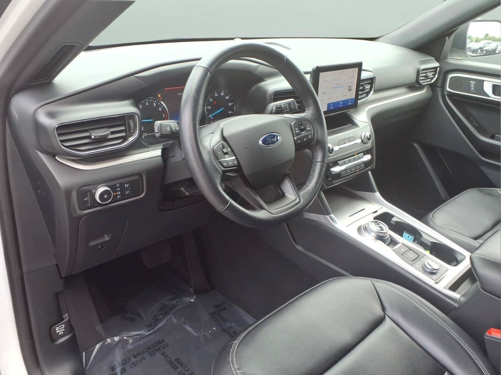 Used 2020 Ford Explorer XLT w/ Equipment Group 202A AWD/4WD image 21