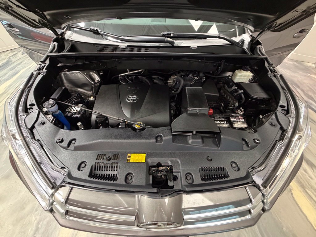 Used 2017 Toyota Highlander Limited AWD/4WD image 63