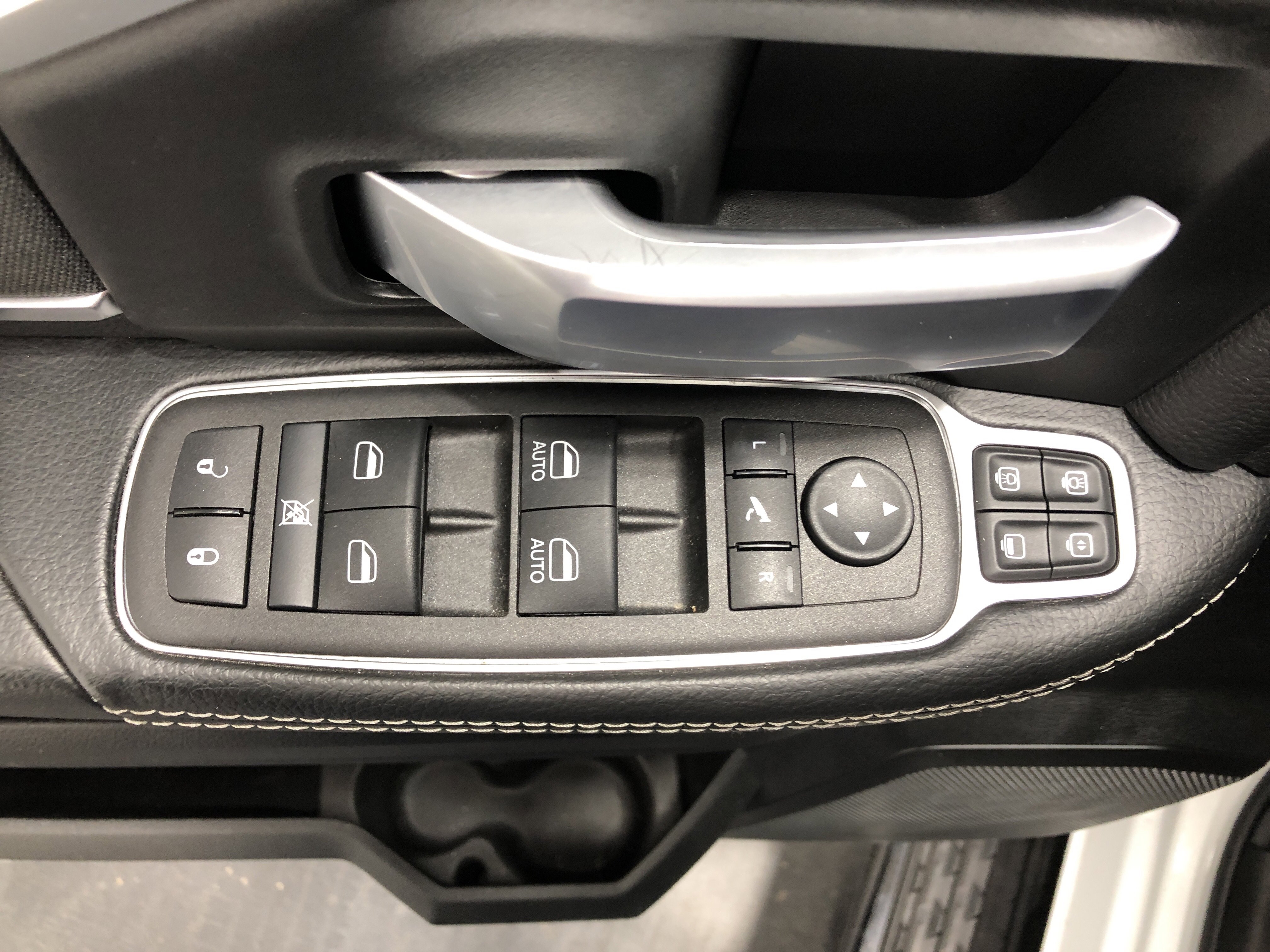 Certified 2024 RAM 2500 Big Horn w/ Night Edition AWD/4WD image 17