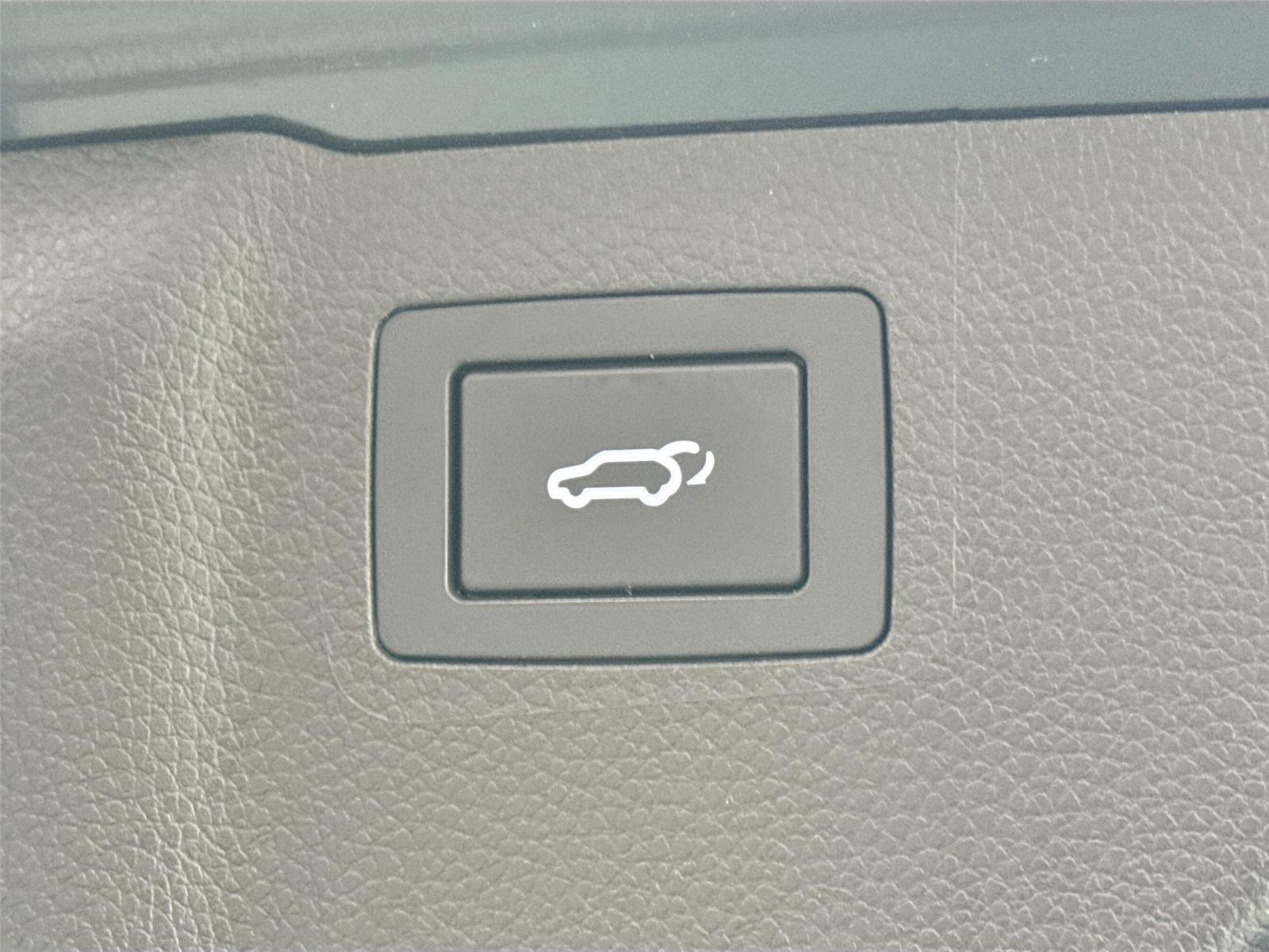 Used 2017 Hyundai Santa Fe SE image 46