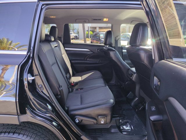 Used 2019 Toyota Highlander Plus AWD/4WD image 27