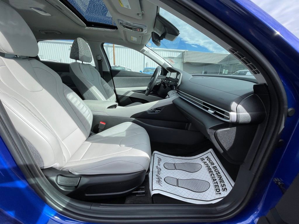 Used 2023 Hyundai Elantra Limited image 24