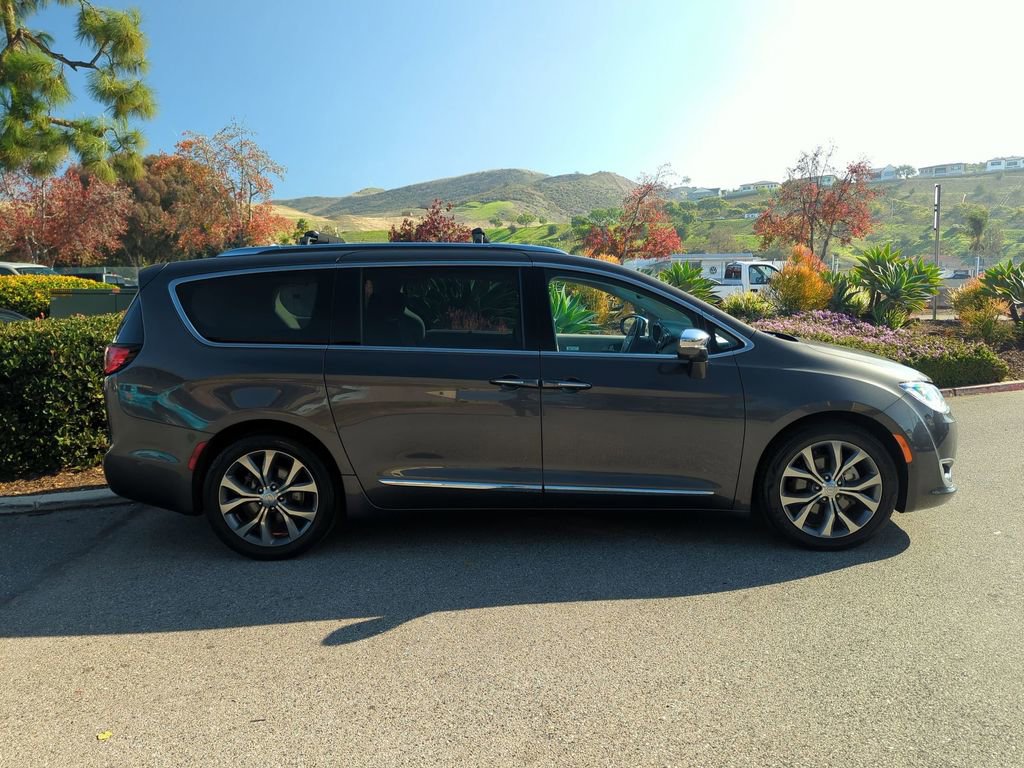 Certified 2019 Chrysler Pacifica Limited w/ Tire & Wheel Group image 4