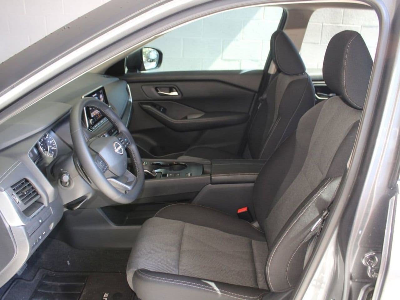 Used 2026 Nissan Rogue SV w/ Cold Weather Package FWD image 9