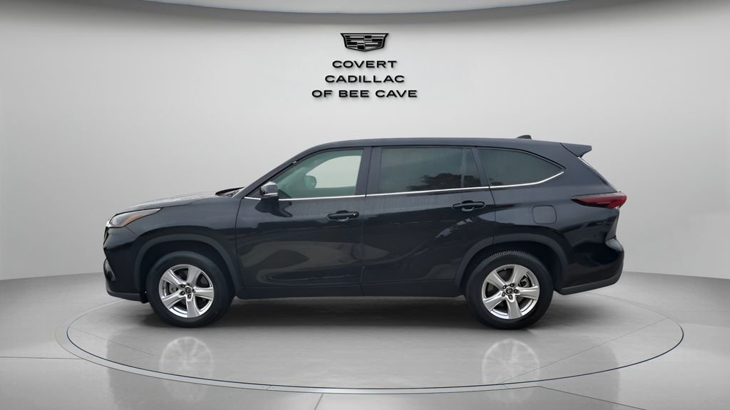 Used 2025 Toyota Highlander LE image 5