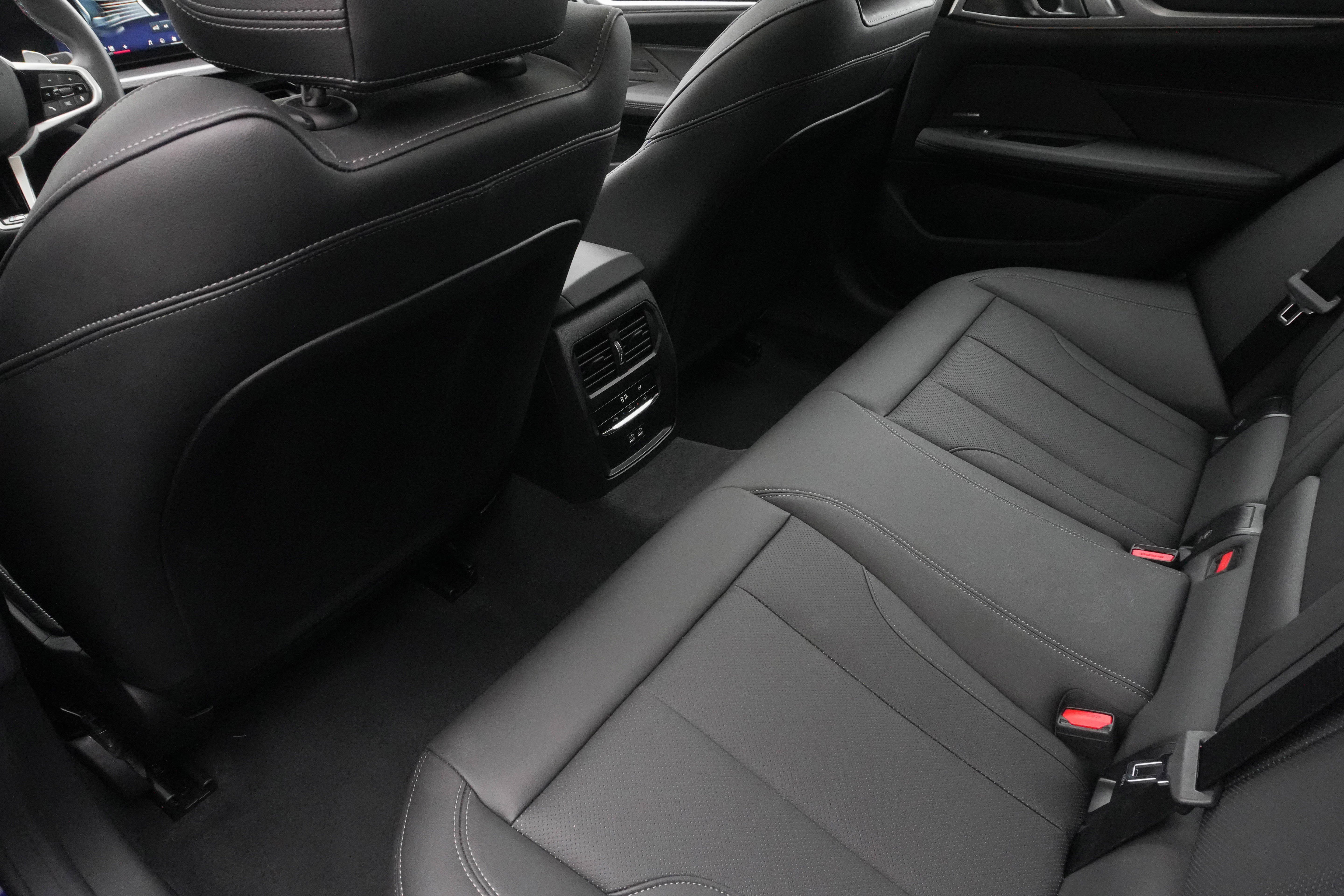 Certified 2025 BMW M440i image 36