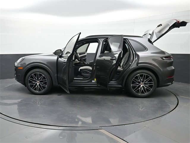 New 2025 Porsche Cayenne image 33