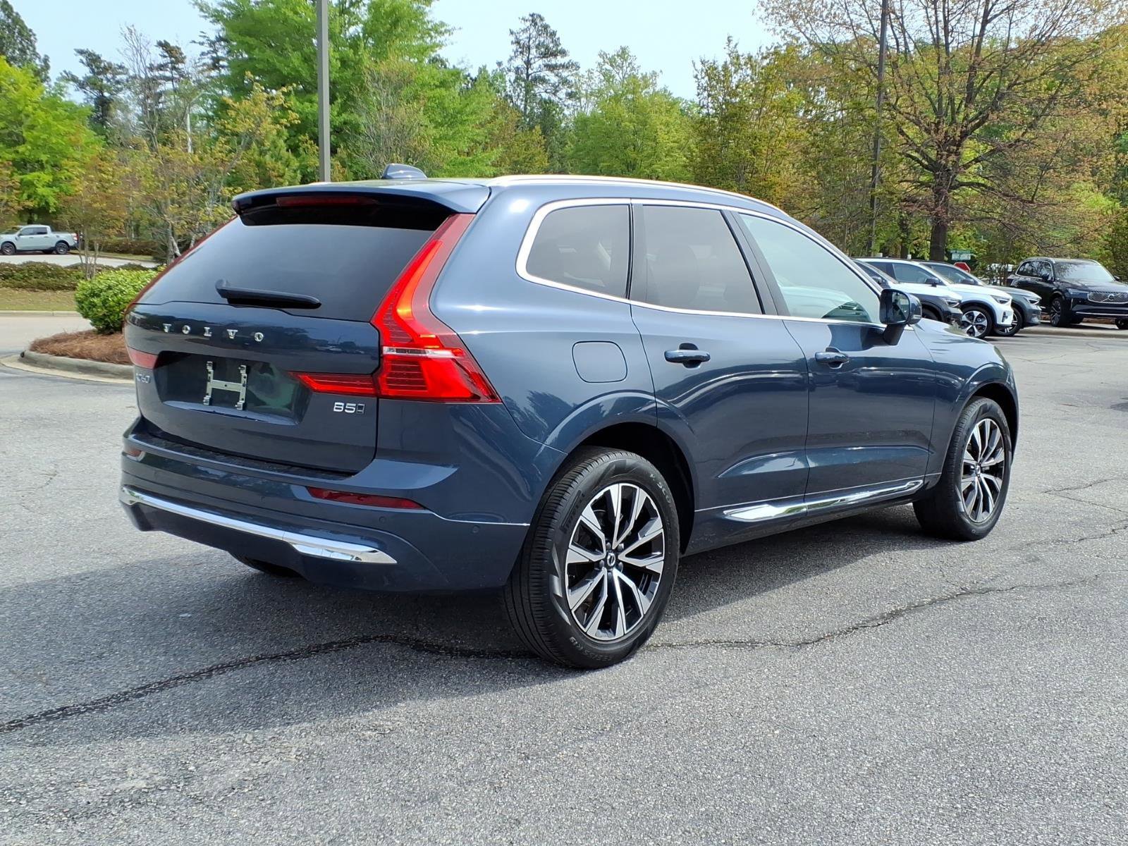 Certified 2023 Volvo XC60 B5 Plus w/ Climate Package AWD/4WD image 3