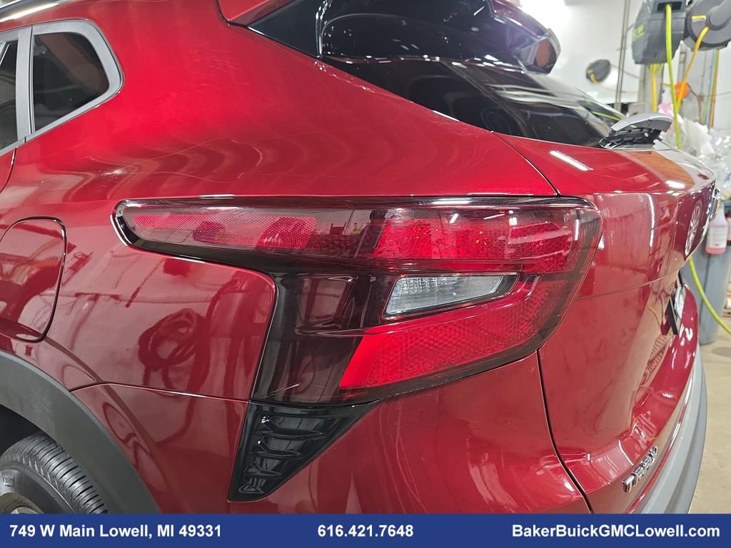 Used 2025 Chevrolet Trax LT w/ LT Convenience Package image 32